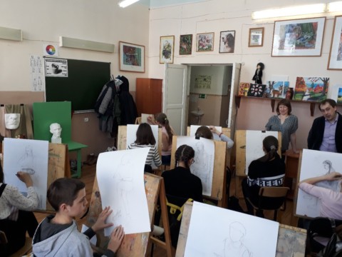 Художники проводят мастер-класс в художественной школе №1 г. Белебей