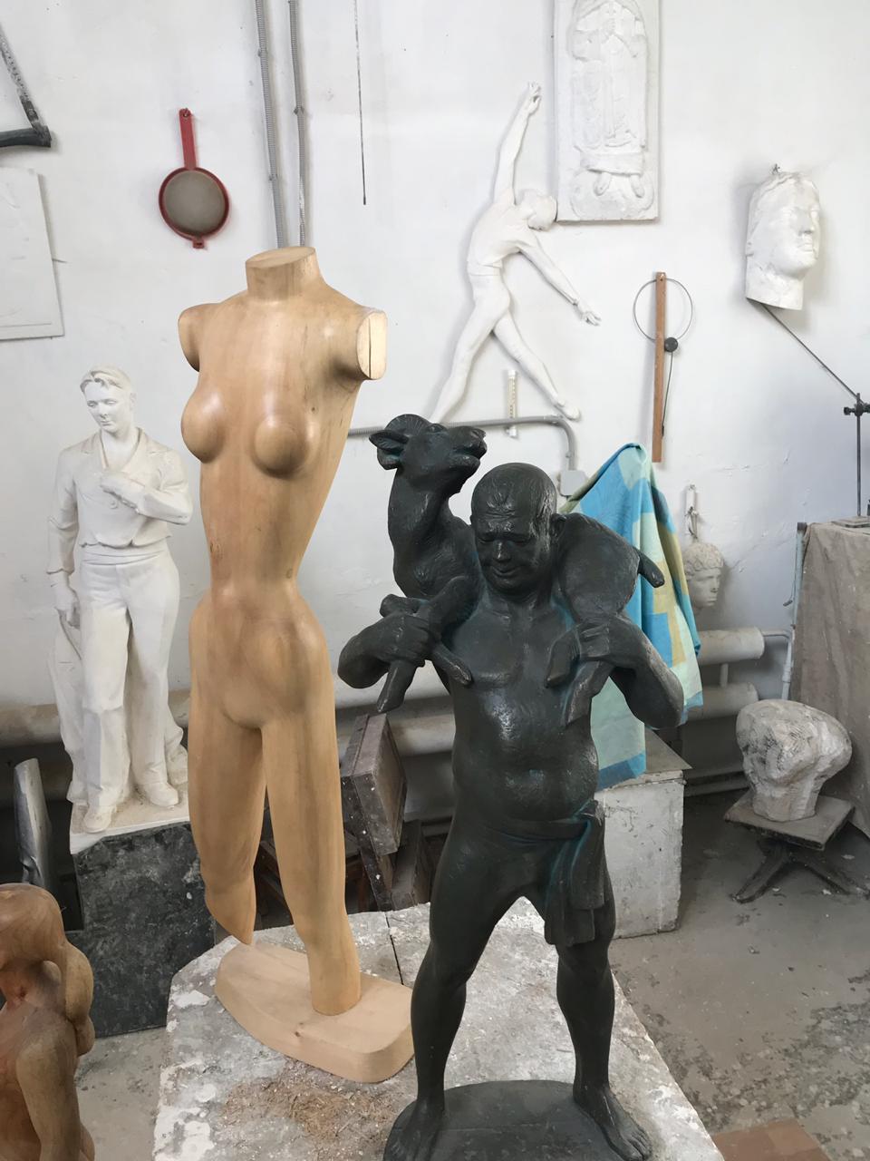 В мастерской скульптора Радика Хусаинова