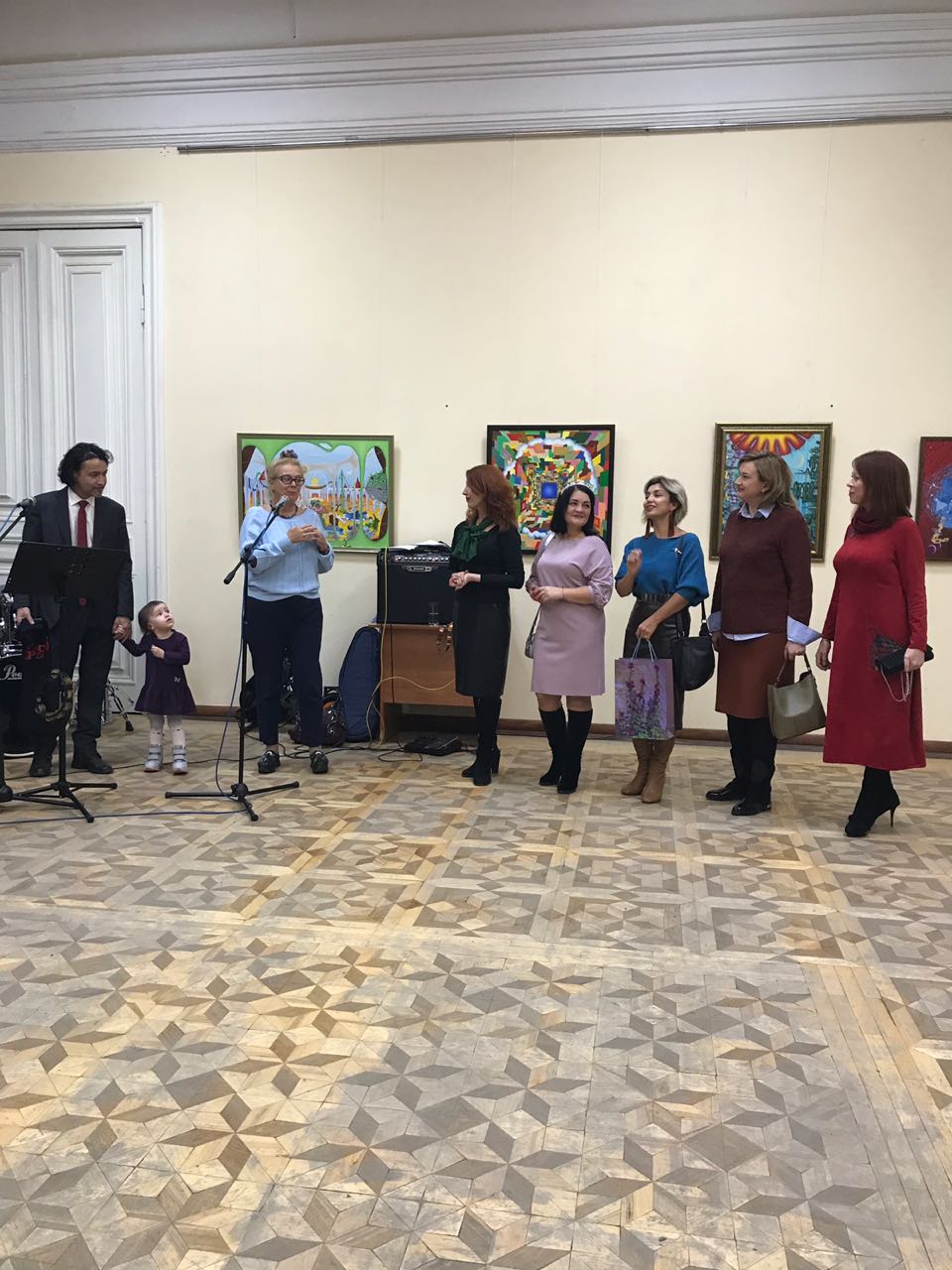 «Мои миры интента»: открылась персональная выставка художника Руслана Ахунова