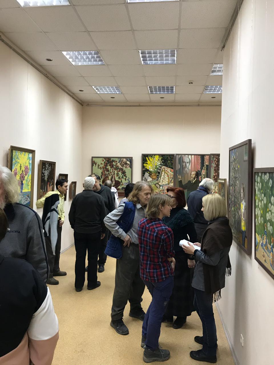 На открытии персональной выставки художника Георгия Прокшина