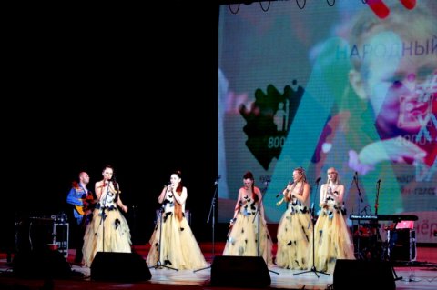 На сцене ансамбль «Узорица» – Церемония награждения победителей народного рейтинга проекта «Любимые Художники Башкирии» за 2018 год!