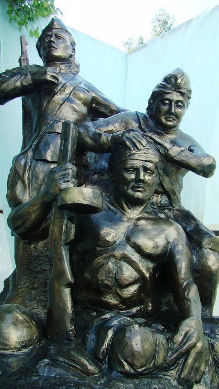 «Памятник медработникам участникам ВОВ», Фаниль Муслимов