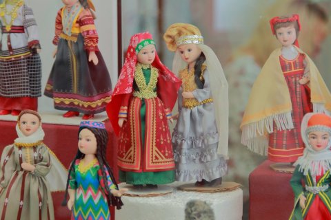 «Путешествие по миру»: выставка кукол из коллекции Михаила Тимохина