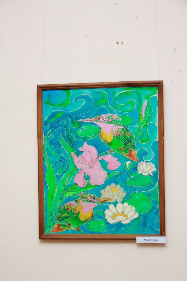 «Я рисую Счастье»: персональная выставка творческих работ Ларисы Громовой в Центре юношеского чтения