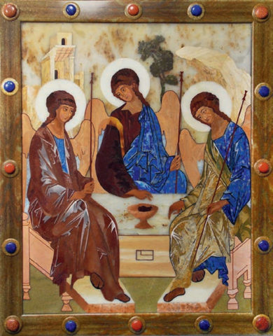 Икона «Пресвятая троица», Надежда Бесклеткина, 2017, флорентийская мозаика (яшма, лазурит, мрамор, тигровый глаз)