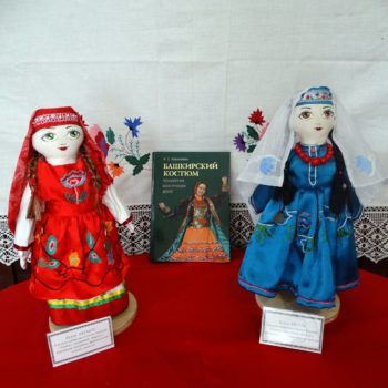 Куклы «Аксылу и Айгуль», Аниса Саттарова