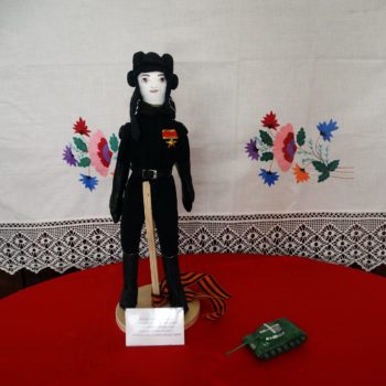 Кукла в образе Героя Великой Отечественной Войны Анвара Абдуллина, Аниса Саттарова