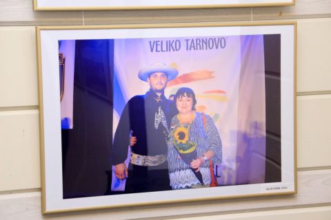 «Взгляд за кулисы»: открытие фотовыставки, посвященной 30-му юбилейному сезону ансамбля песни и танца «Мирас»