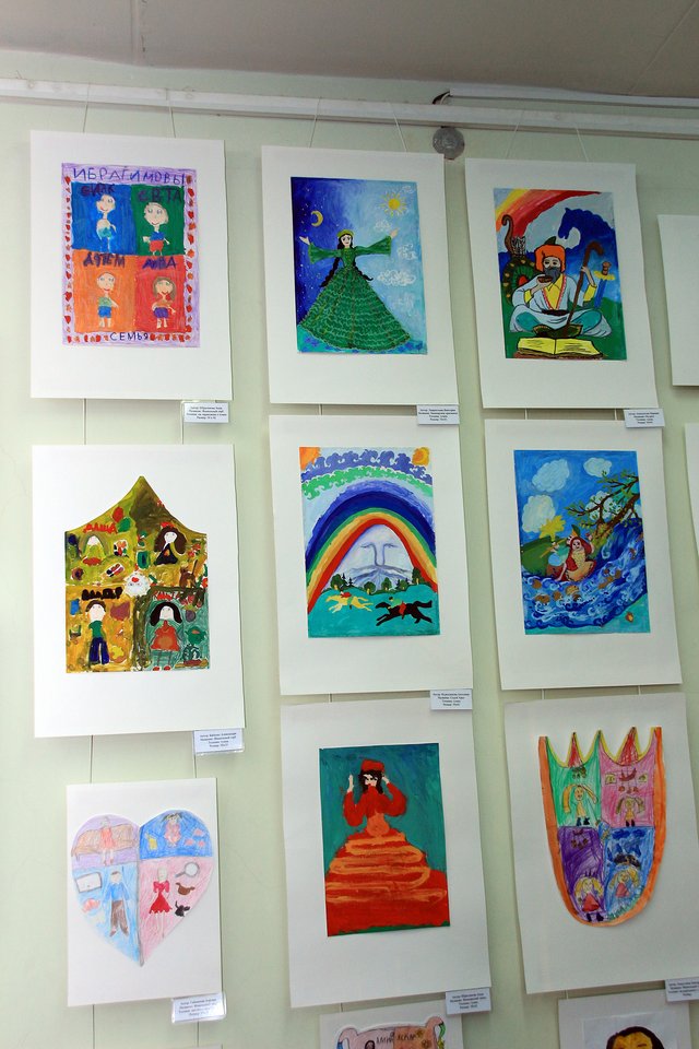 «Мир в котором я живу»: выставка детского рисунка воспитанников детского сада №276 группы «Гномик» и работ художника и воспитателя Ульяны Калединой