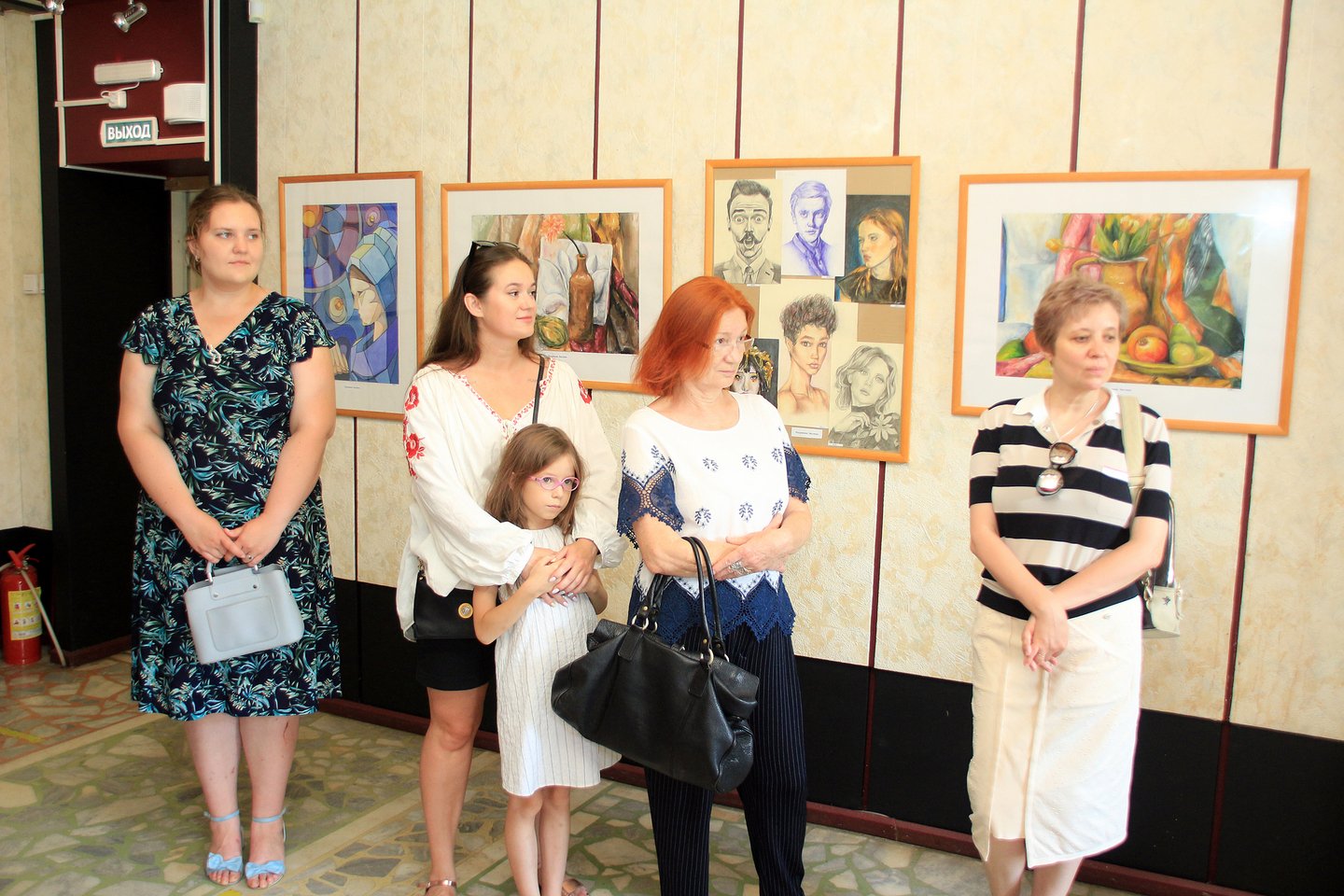 Первая персональная выставка юных художников Надршиной Сабины и Надршиной Эвелины