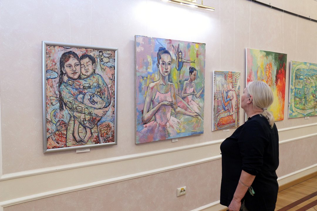 «Любовь всегда отдает»: выставка работ художника Рушании Бадретдиновой в зале «Эрмитаж» Башкирского государственного театра оперы и балета