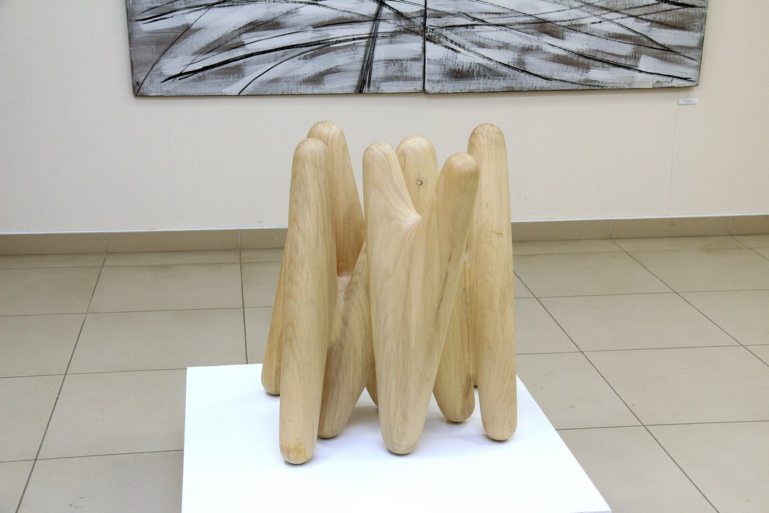 «Деревянная скульптура»: республиканская выставка деревянной скульптуры, живописи Мидата Мухаметова и графики Алсу Диваевой