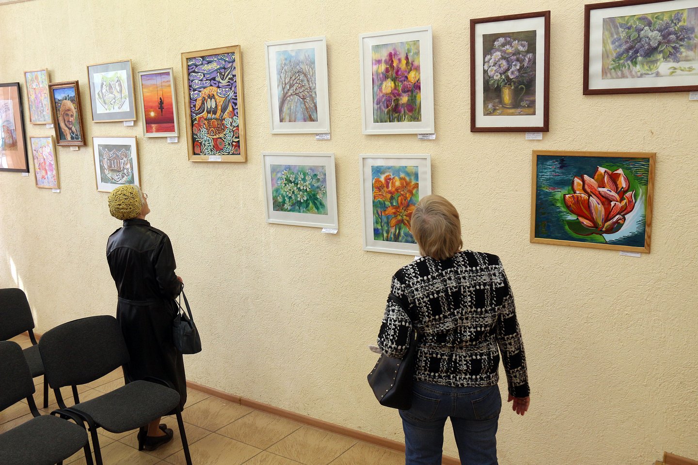 «Торжество жизни»: художественная выставка клуба «Артфольклор» в Центральной городской библиотеке