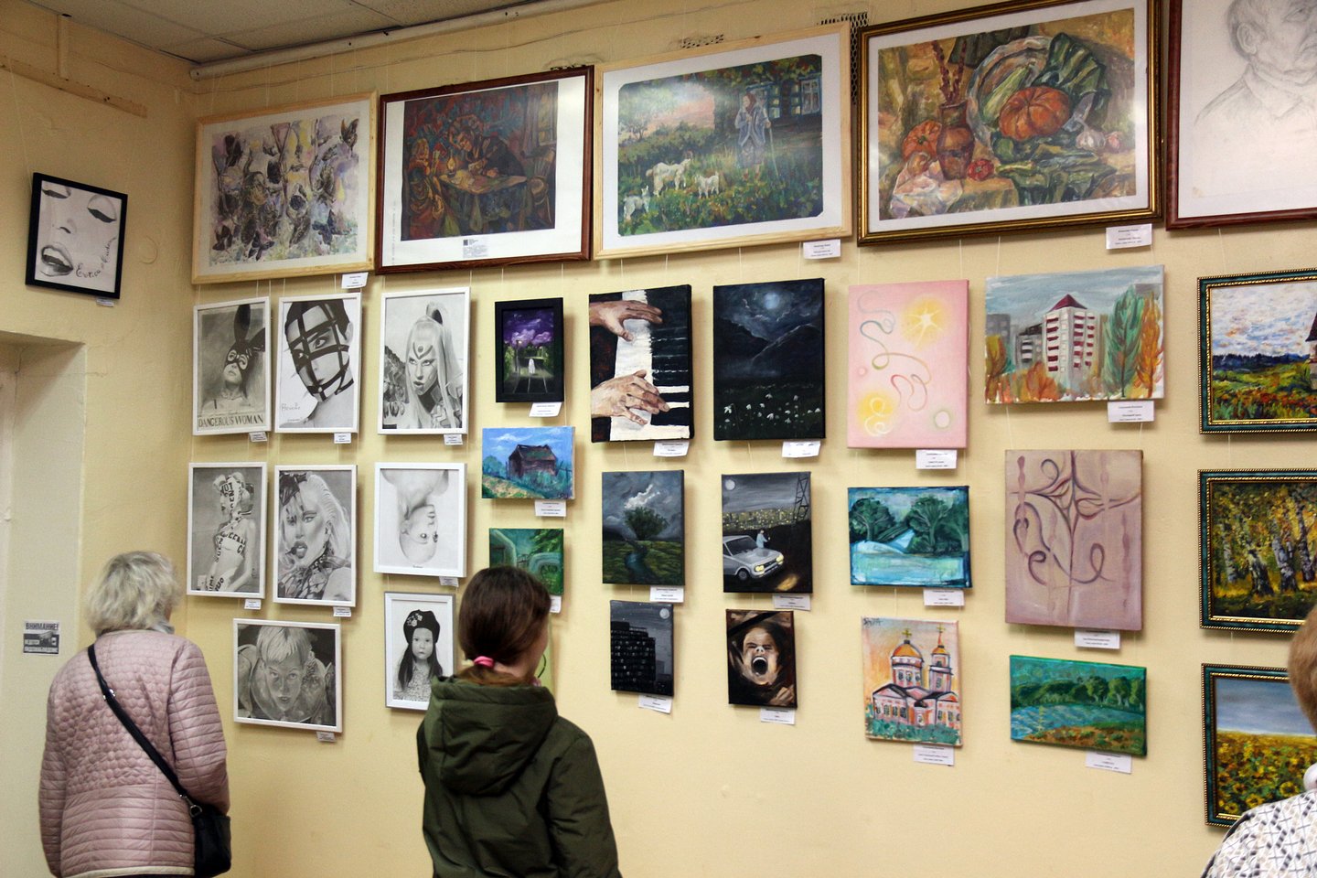 «Арт-Дебют»: выставка молодых художников в Детской городской библиотеке №17